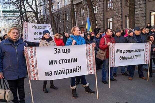 Доскакались. Мелкий бизнес побирается под окнами Порошенко Доскакались. Мелкий бизнес побирается под окнами Порошенко