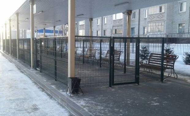 На автовокзалах Тюменской области установили пассажирские "вольеры"  