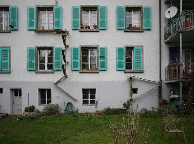 Дорога в кошачье королевство: лестницы для пушистых домашних любимцев на фасадах швейцарских домов