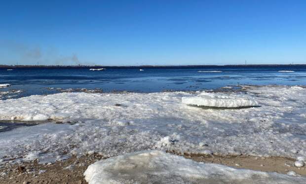 Основной ледоход подойдет к порту Архангельск 8 апреля в 16:00