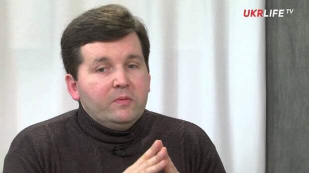На Украине неизвестные выбросили с 9 этажа «пророссийского» политолога На Украине неизвестные выбросили с 9 этажа «пророссийского» политолога