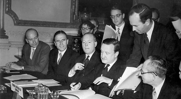 Как Греция простила долг Германии 60 лет назад Как Греция простила долг Германии 60 лет назад