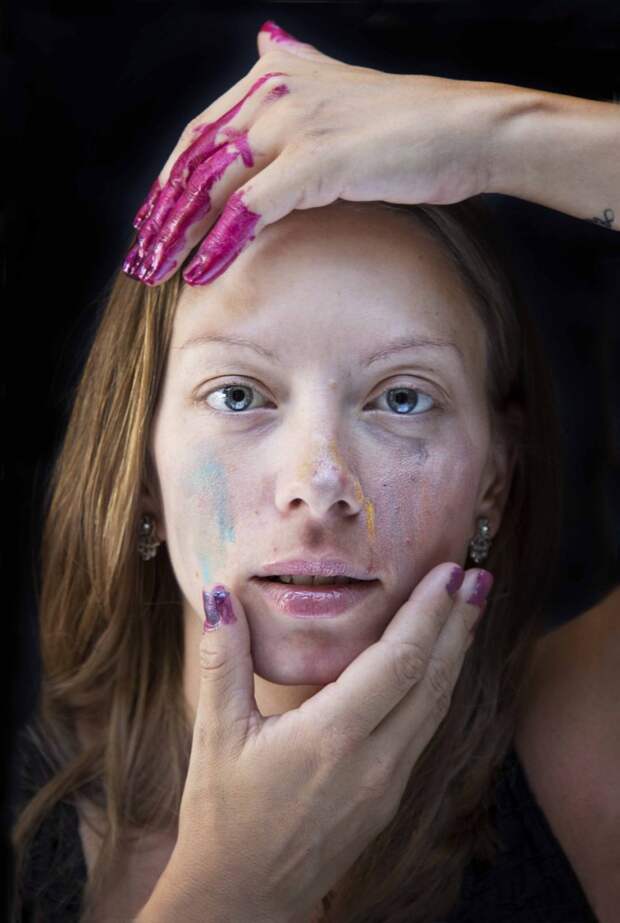 Что получается, когда маленькие девочки делают мамам макияж?