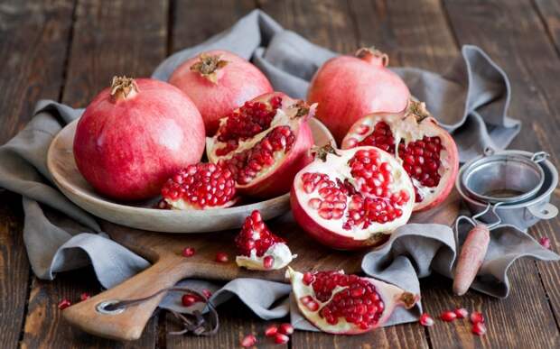Почему нужно употреблять в пищу ягоды граната?