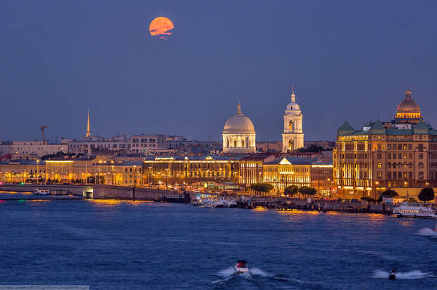 Лунное затмение в Санкт-Петербурге