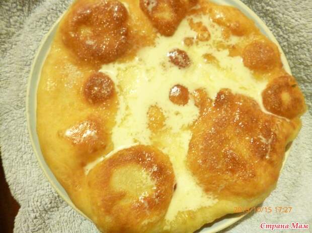 Пышки со сметаной и сахаром
