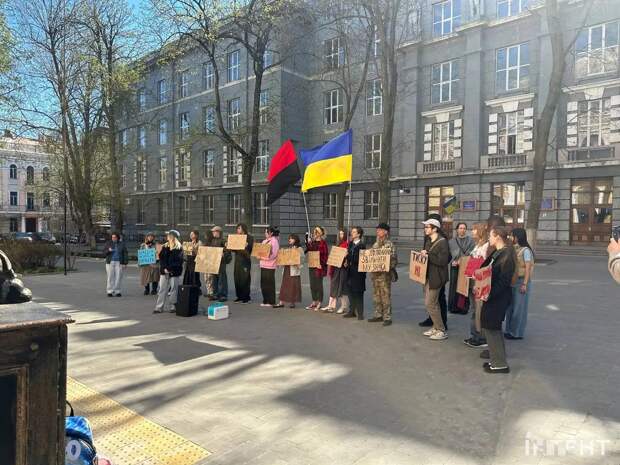 Одесса. Исчез нацист Музычко. Полторы калеки митингуют в его защиту