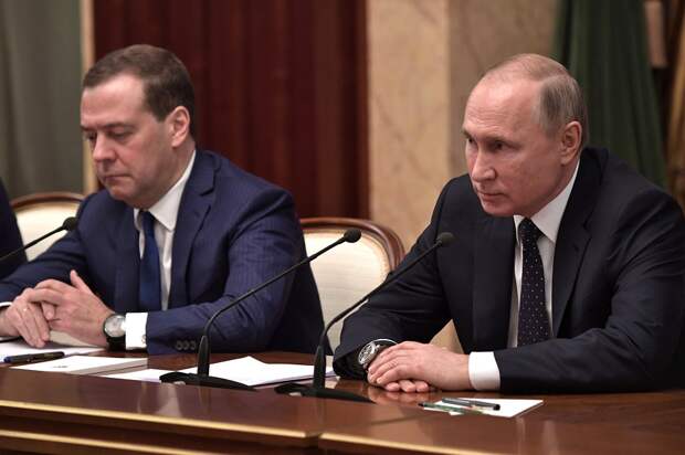 Встреча Путина с правительством Медведева, сайт Кремля, 26.12.18.png