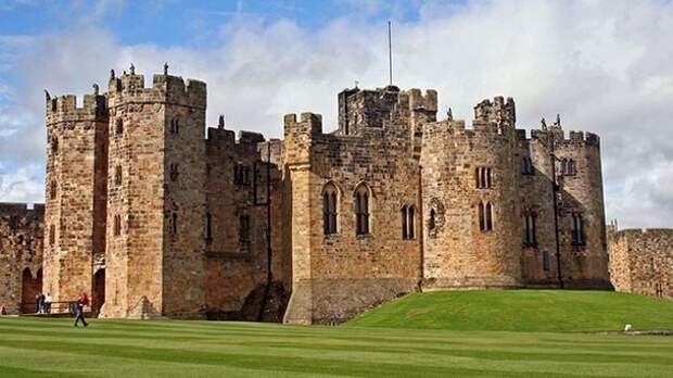 Замок Эник в Англии (фото)