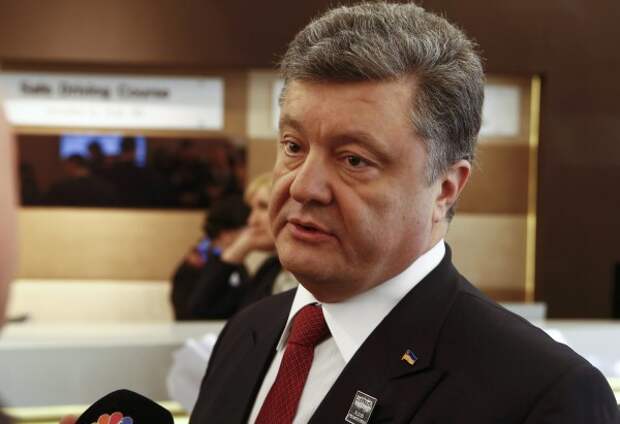 Порошенко запретил воинским подразделениям носить советские ордена