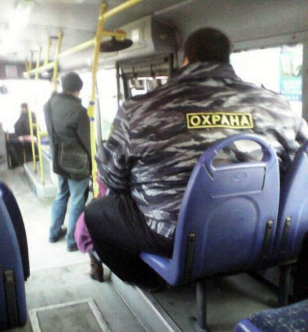 Охранник размера плюс.
