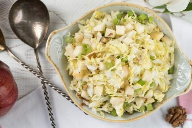 ПП салат из пекинской капусты, яблок и сельдерея