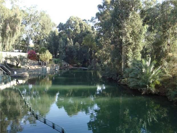 Река Иордан, место крещения.