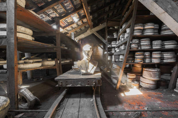 Заброшенная гончарная мастерская во Франции европа, заброшенные места, фотографии