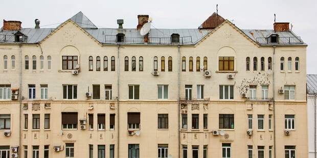 Более 60 фасадов домов в неоклассическом стиле отремонтируют в Москве