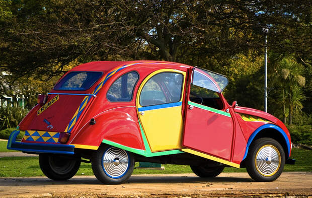 Citroen 2CV by Andy Saunders