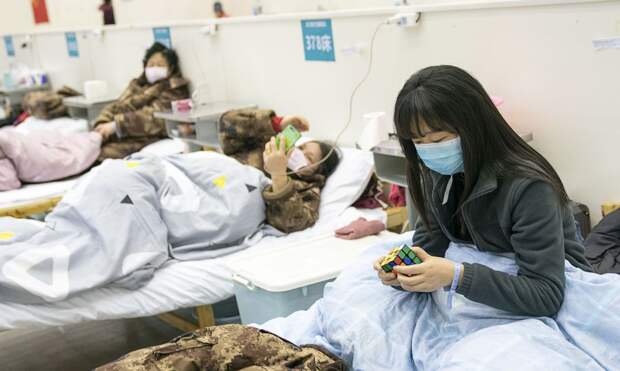 Шокирующее видео из Китая - заболевшие коронавирусом специально заражают других людей