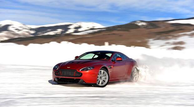 2014-Aston-Martin-on-Ice-V12-Vantage-S-3-1680x1050.jpg