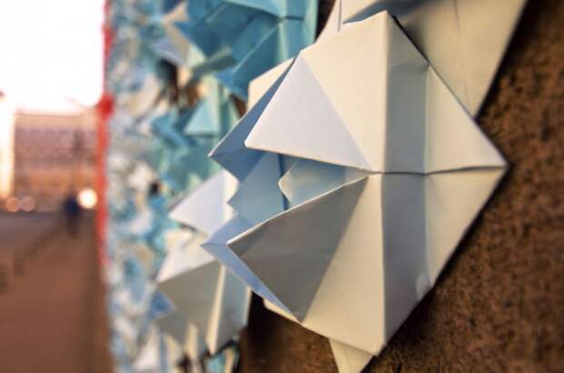 Стена оригами в Румынии инсталляция, оригами, румыния