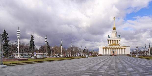 Собянин призвал москвичей соблюдать двухметровую дистанцию. Фото: mos.ru