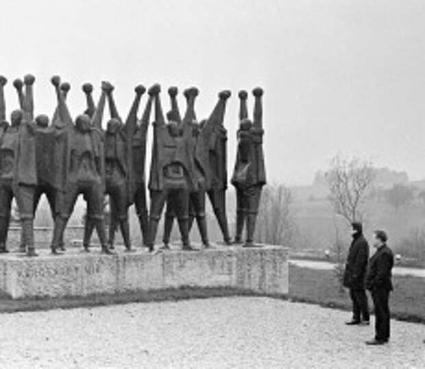 27477 01.12.1965 Памятник жертвам фашизма на месте концлагеря Маутхаузен. Яков Берлинер/РИА Новости Фото: РИА Новости www.ria.ru