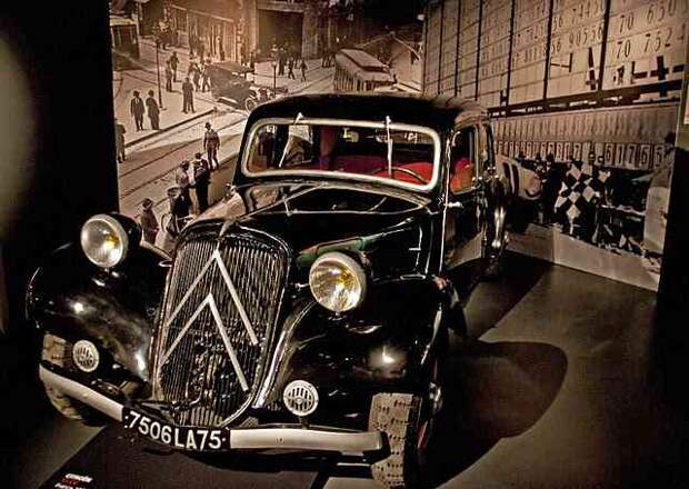 Музей авто истории в турине, италия. (трафик)