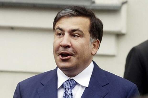 Саакашвили голодает и требует надбавок за вредность