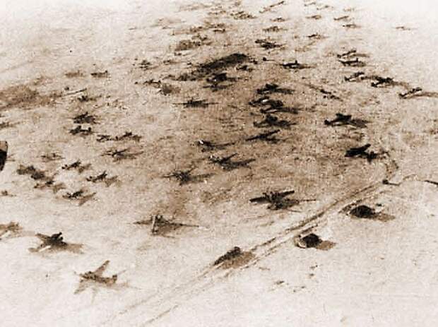 Дальняя авиация в воздушных операциях по уничтожению фашистских самолётов на аэродромах