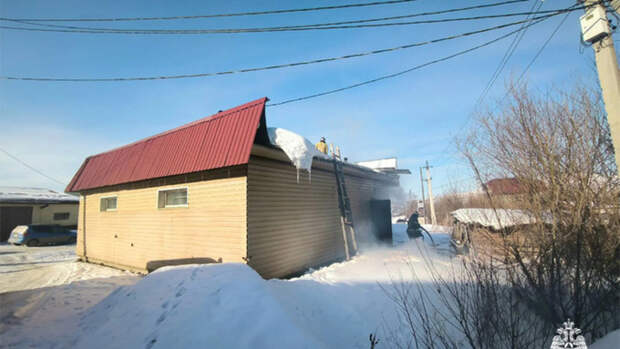 Неисправный дымоход стал причиной возгорания магазина на Алтае