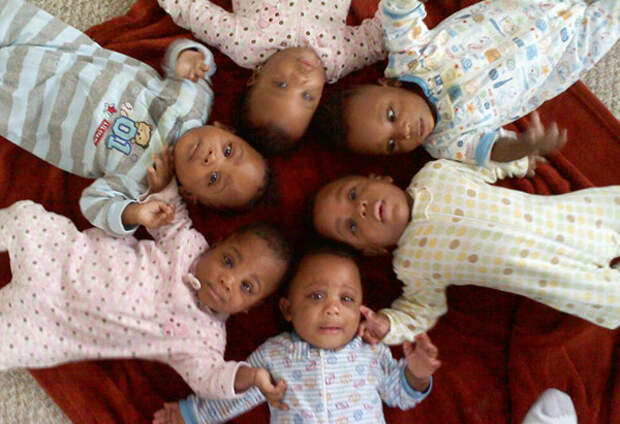 20121214-6lm-baby-circle-600x411