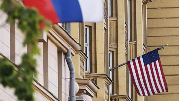 Кувалда в роли бумеранга: Америку предупредили о вреде санкций против РФ