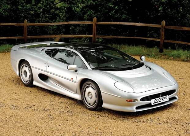 Jaguar XJ220 развивал мощность более 500 л.с./ Фото: auto.ru