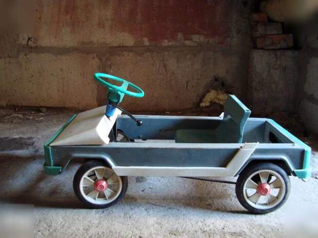 Автомобили на педальной тяге из времён советского детства автомобиль, детство, педаль, педальная машинка, раритет