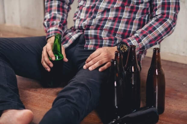 Алкоголь повышает уровень тревожности, заявил нейрофармаколог Зафар