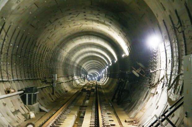 На станции метро «Рублево-Архангельское» строят платформу и вестибюли