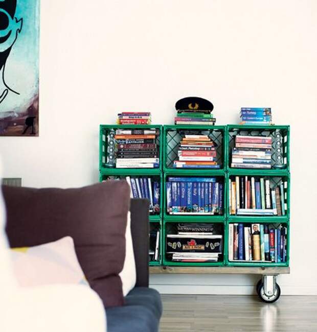 Storage out of plastic crates.