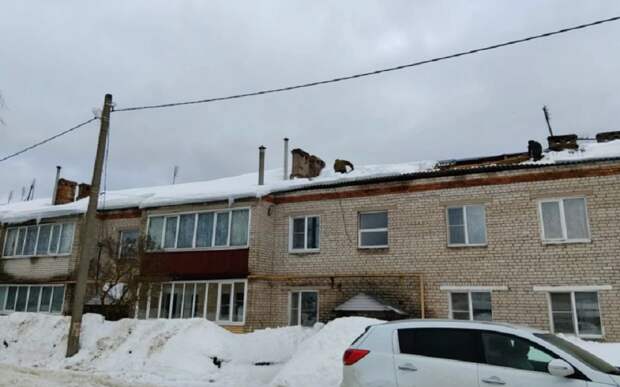 МЧС: в Клепиковском районе под грузом снега рухнула крыша двухэтажного дома