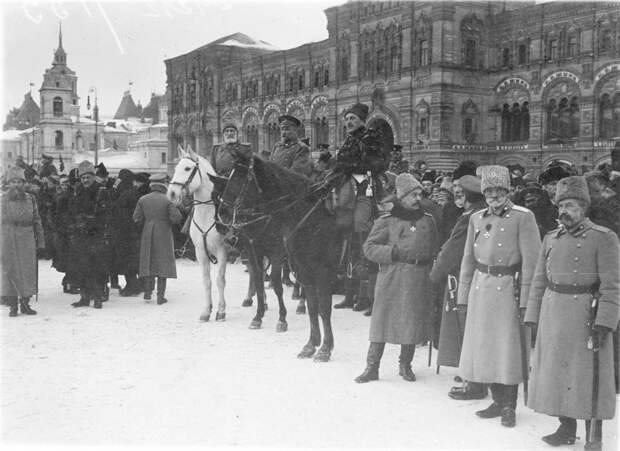 Полковник Александр Грузинов принимает парад 4 (17) марта 1917 года на Красной площади