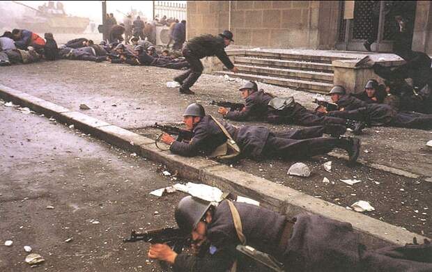 fighting-romanian-revolution-revolutia-romana-1989-romanian-men-army.jpg fighting-romanian-revolution-revolutia-romana-1989-romanian-men-army.jpg