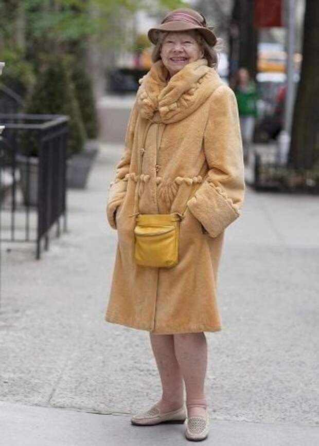 Модные пальто для женщин 60 лет