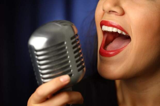 Что влияет на привлекательность голоса, выяснили ученые