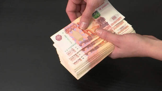 Названы пять отраслей с зарплатами от 200 тысяч рублей