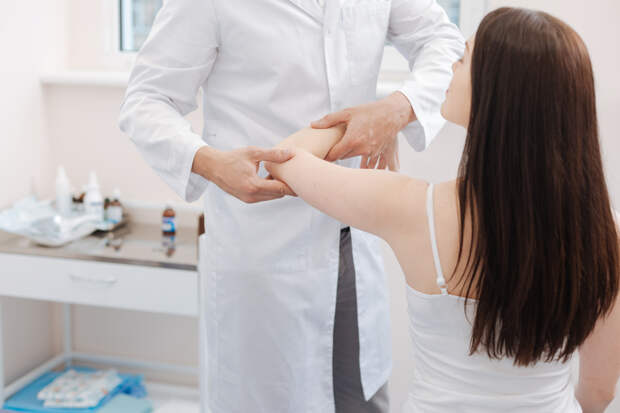 Россиян предостерегли от одного действия с суставами