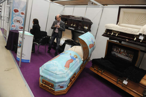 Выставка похоронной моды в Москве (50 фото)