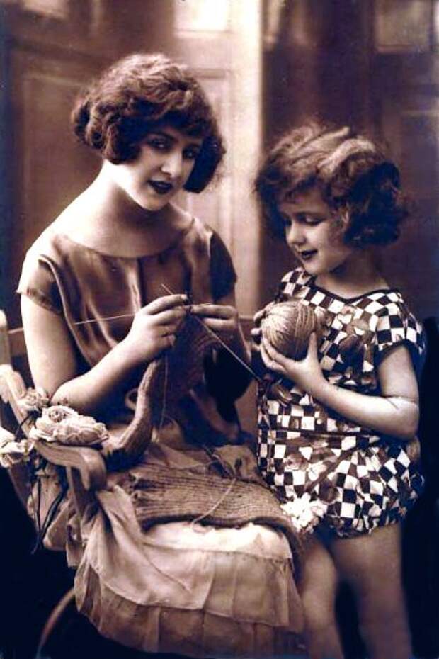 Lots of old knitting images: <a href=