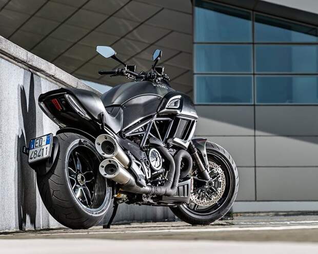 Первый взгляд на Ducati Diavel Carbon