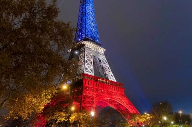 Во Франции задержали 40 человек после запуска фейерверков у Эйфелевой башни