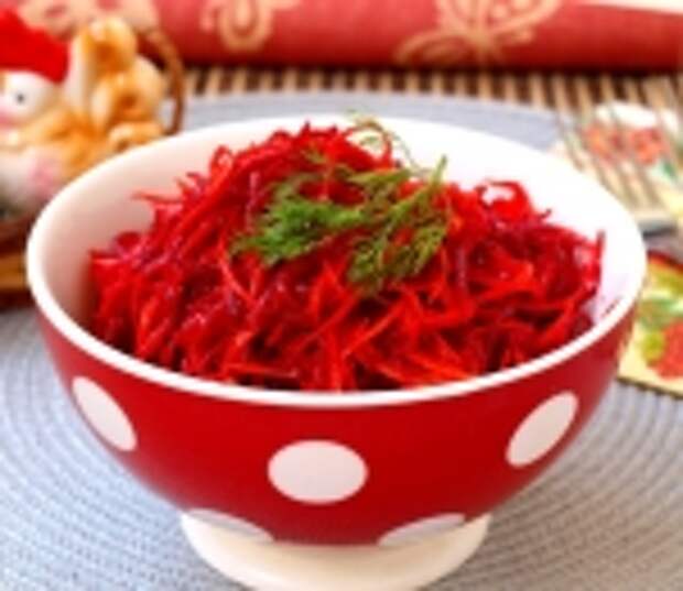 Салат из сырой моркови и свеклы