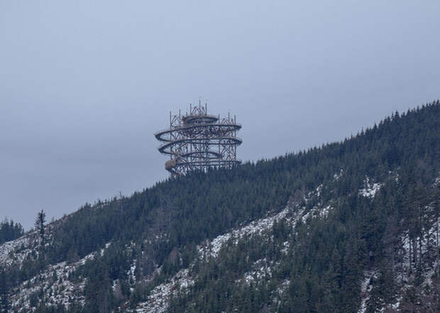 Смотровая площадка с экстремальной горкой в горах Чехии (13 фото) Смотровая площадка с экстремальной горкой в горах Чехии (13 фото)
