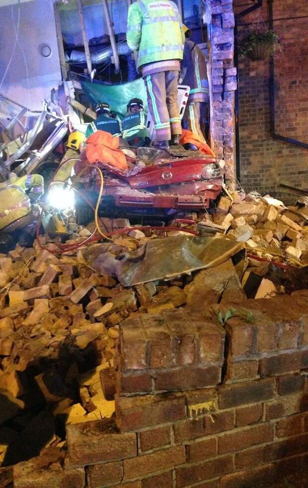 Когда дом находится рядом с трассой авария, авто, дтп, курьез